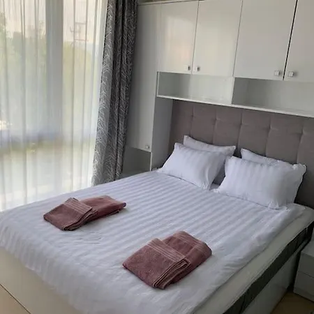 двуспални оазис бийч клуб 洛泽内茨