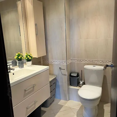 двуспални оазис бийч клуб * 洛泽内茨